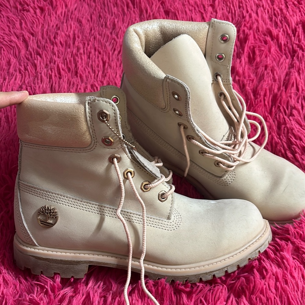 Women’s light Pink timberland boots sz9
